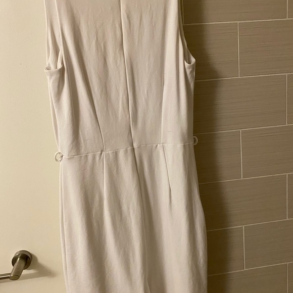 White dress - Picture 5 of 5